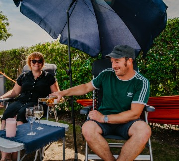 Stelletje op comfortplaats Reiger Julianahoeve 2022.jpg